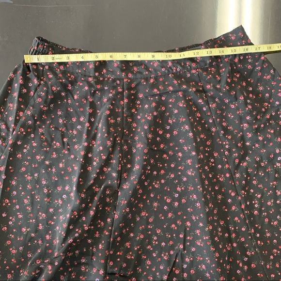 Black skirt with mini red/blue florals - Picture 9 of 11